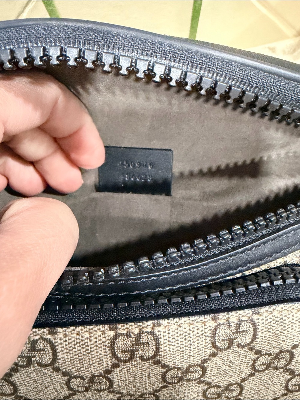 Gucci Black and Beige Men's Belt Bag - Picture 15 of 16
